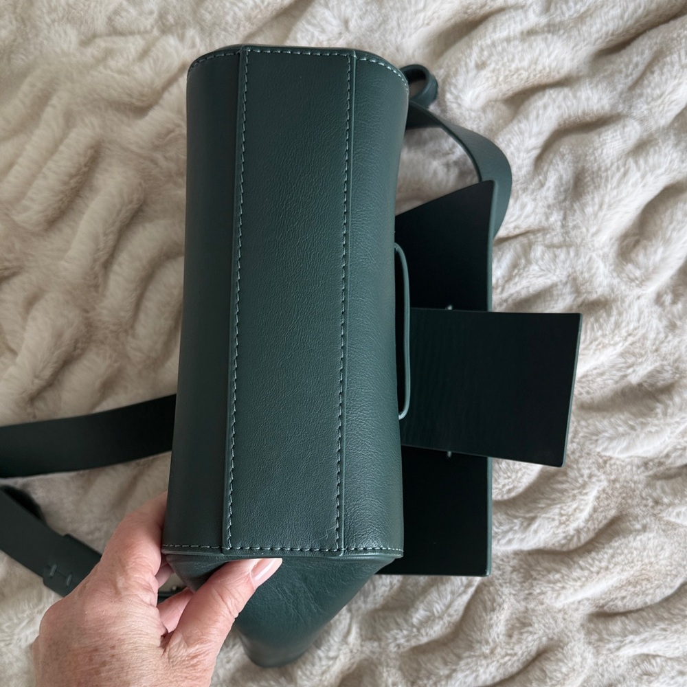 Chic Forest Green Crossbody Bag - Picture 6 of 6